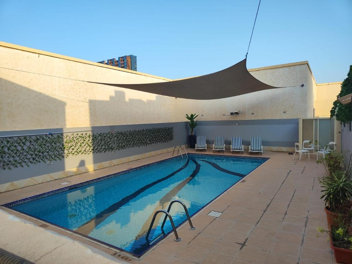 Al Raya Hotel Apartments Dubai Exterior photo