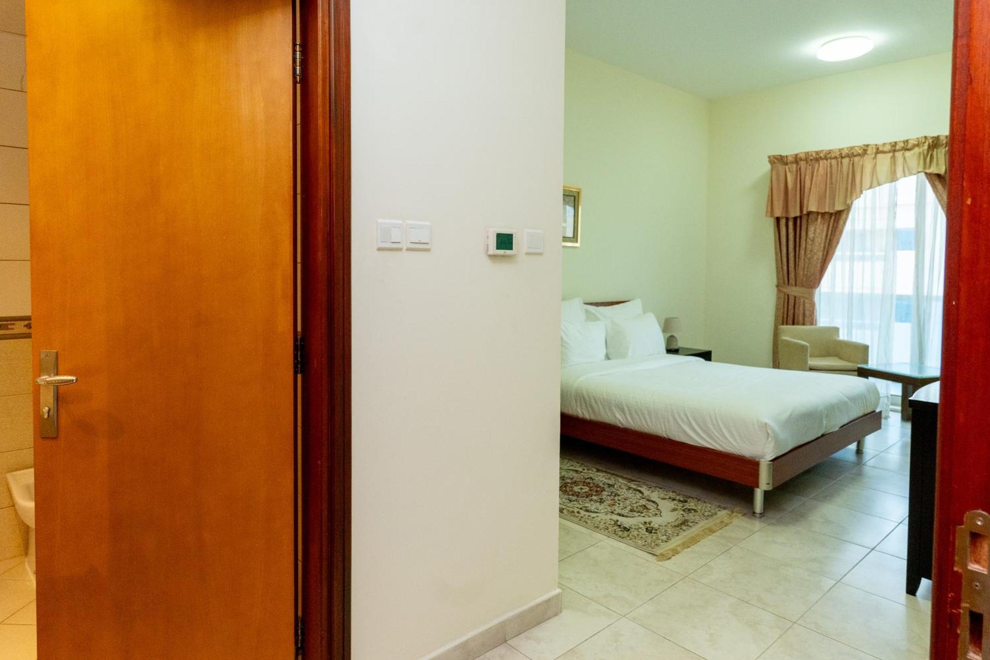 Al Raya Hotel Apartments Dubai Exterior photo